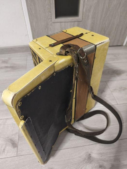 Stary akordeon hohner