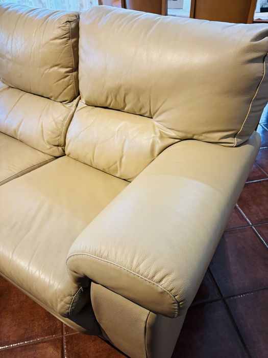 Sofá de Pele bege