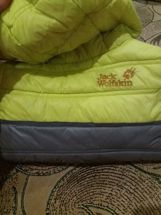 Яркая курточка Jack Wolfskin