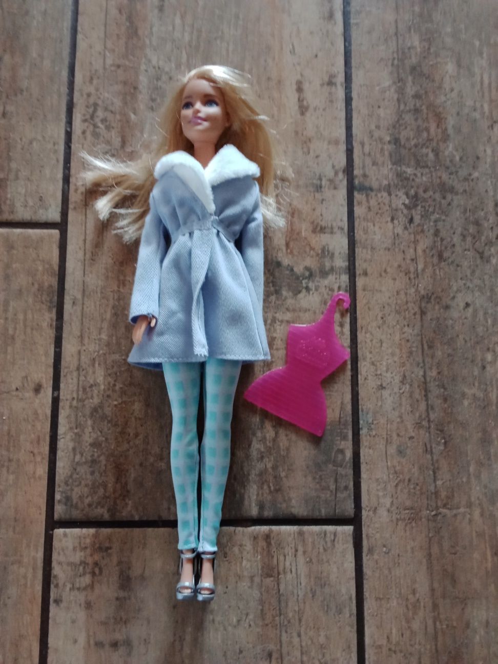 Lalka barbie z ubrankiem