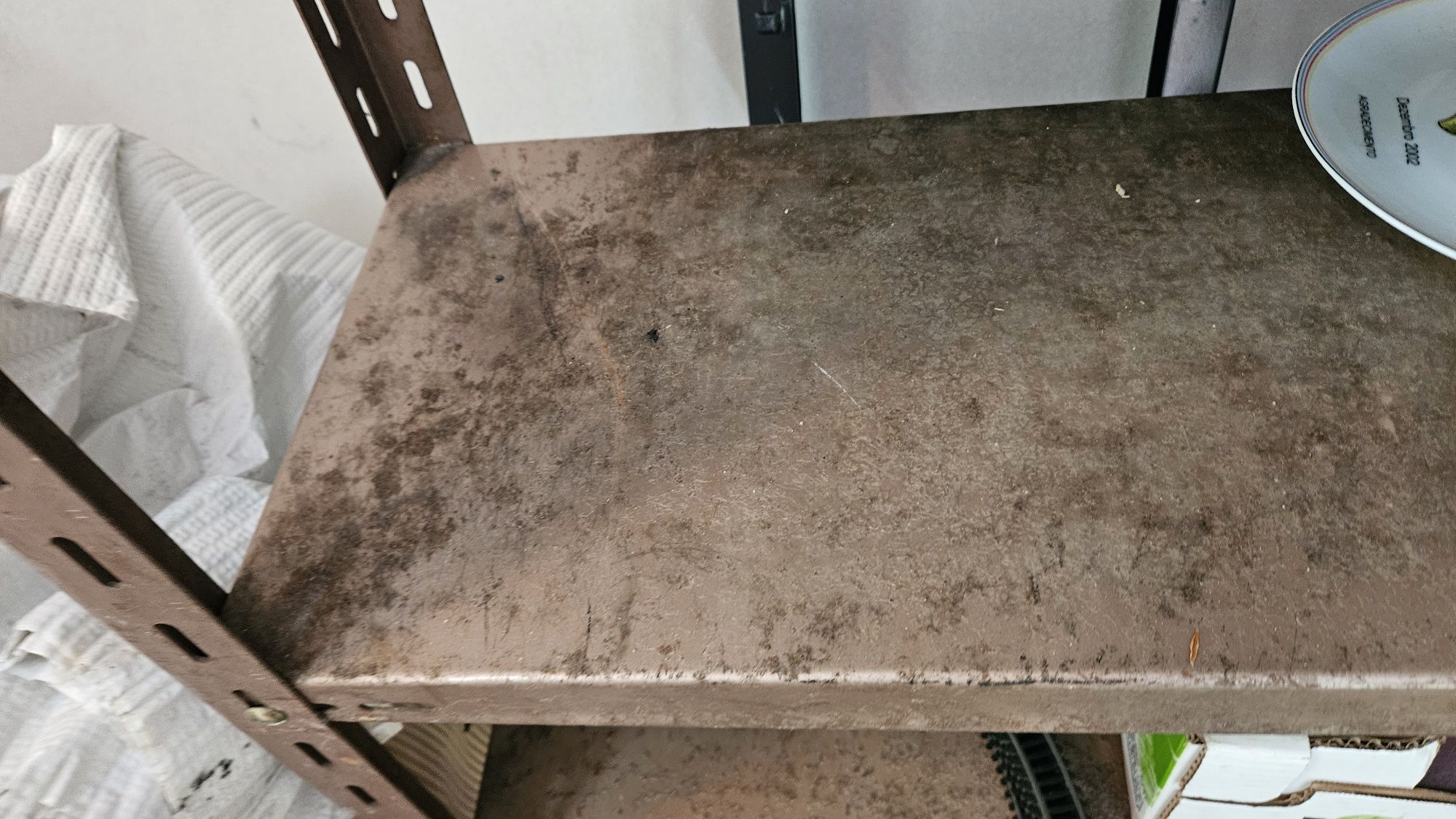 Estante de prateleiras metalicas
