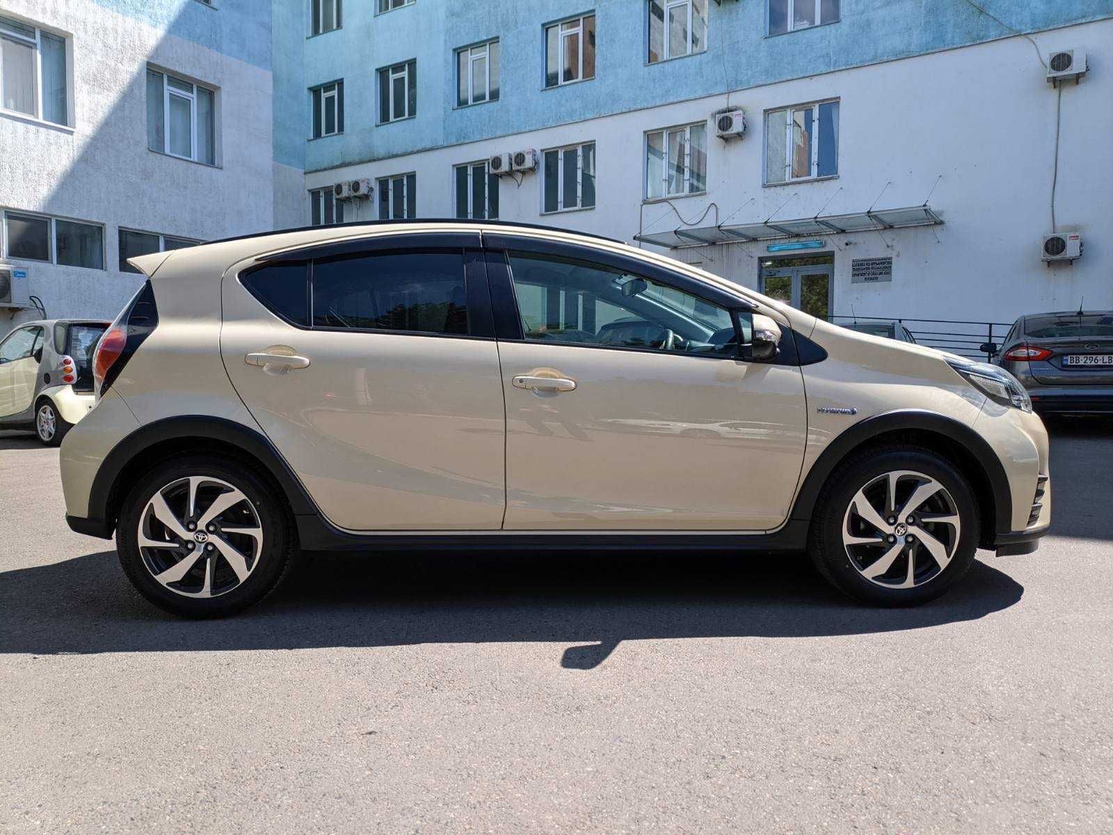 Продам TOYOTA PRIUS C/YARIS.AQUA CROSS URBAN 1.5гібрид 2018 рік 14900$