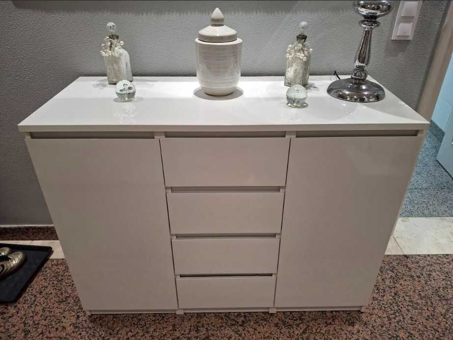 Aparador 1,20 (comprimento) x 0,50 (largura) Como Novo!