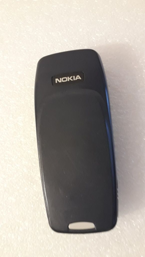 Kultowa Nokia 3310 z ładowarką