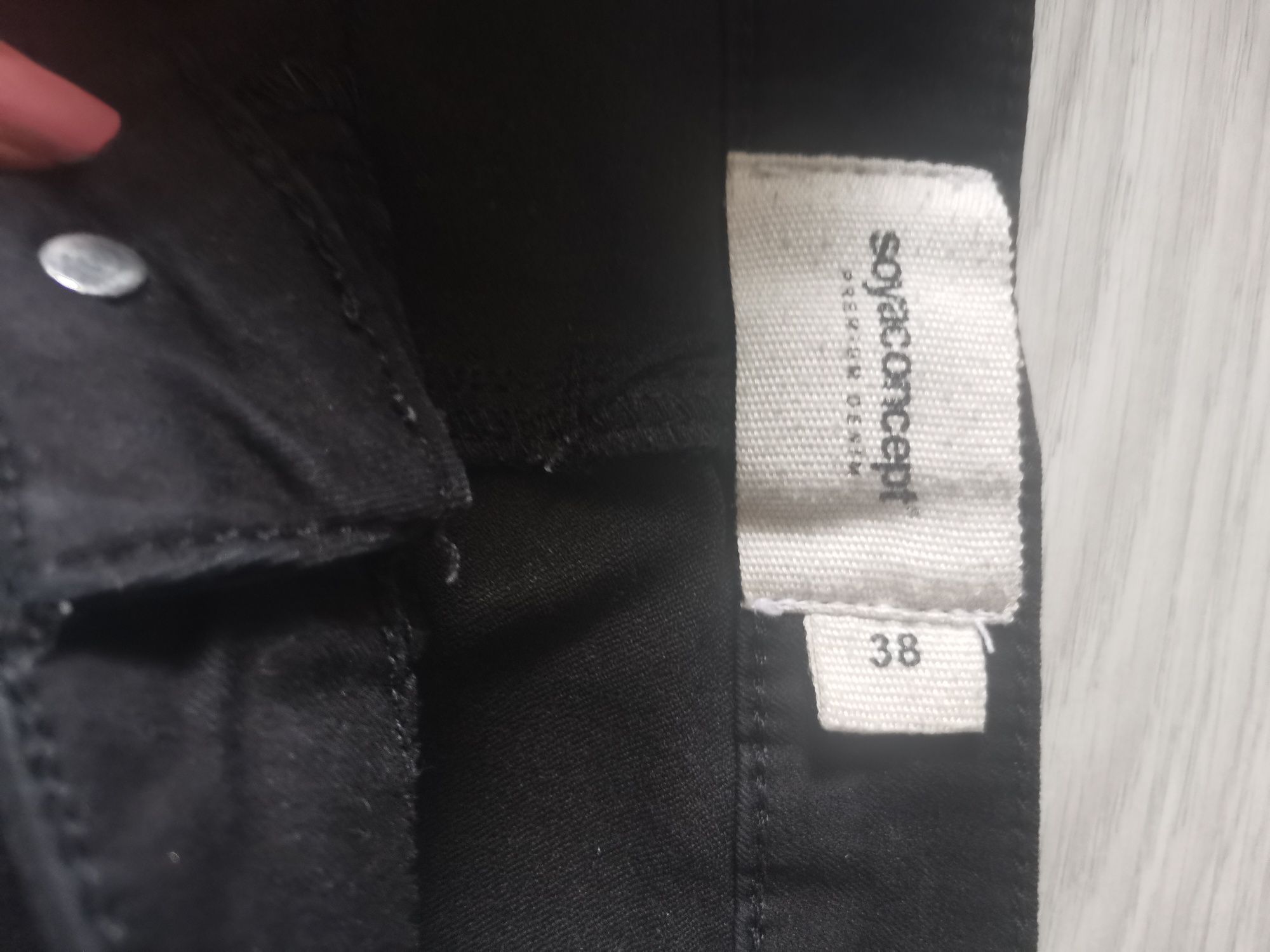 Czarna spódniczka jeansowa m 38