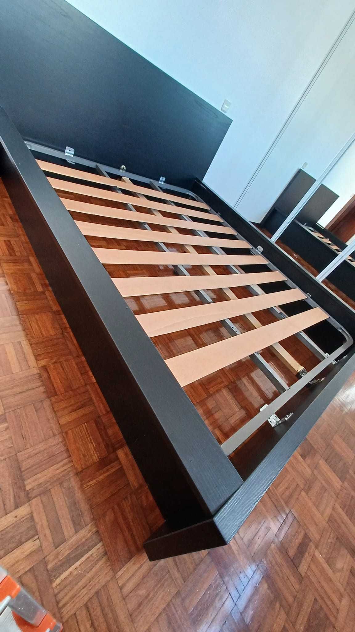Vendo cama de casal.