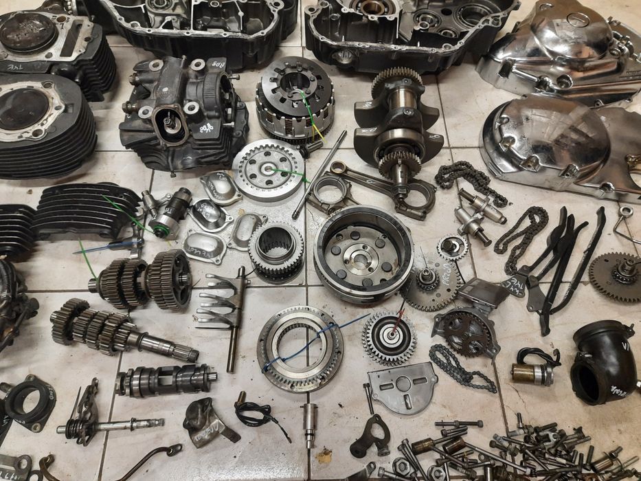 Yamaha XVS 1100 drag star silnik części cylinder głowica kapa skrzynia