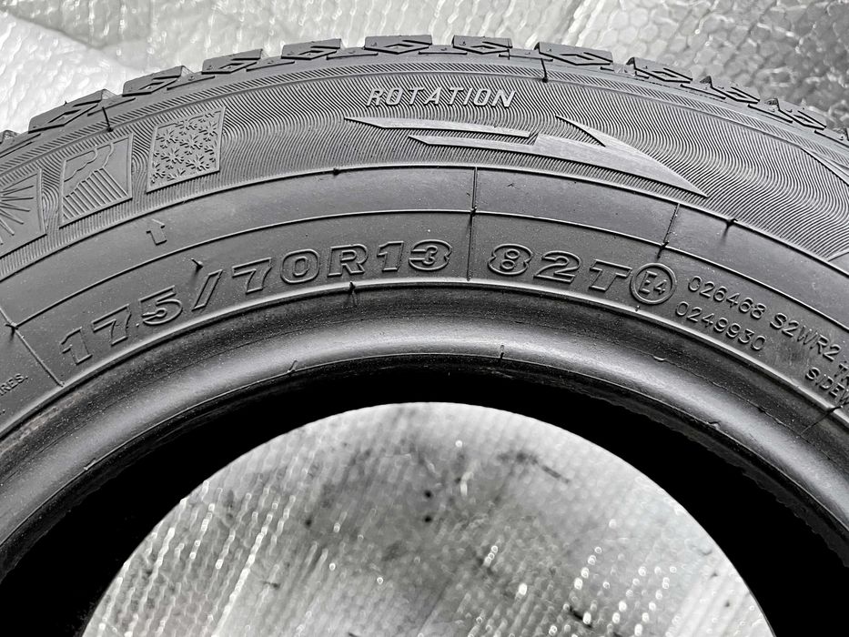 Шини Б/в 175.70.13  пара Maxxis