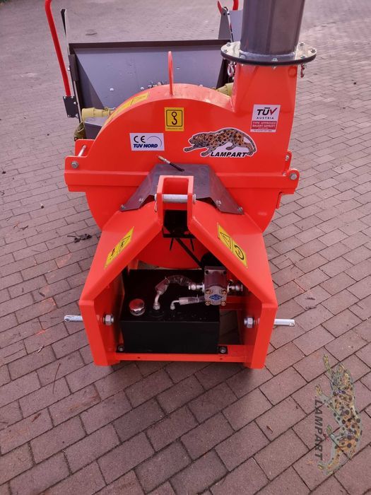 rębak rozdrabniacz rembak BX72R łuparka sieczkarnia gałezi drzewa