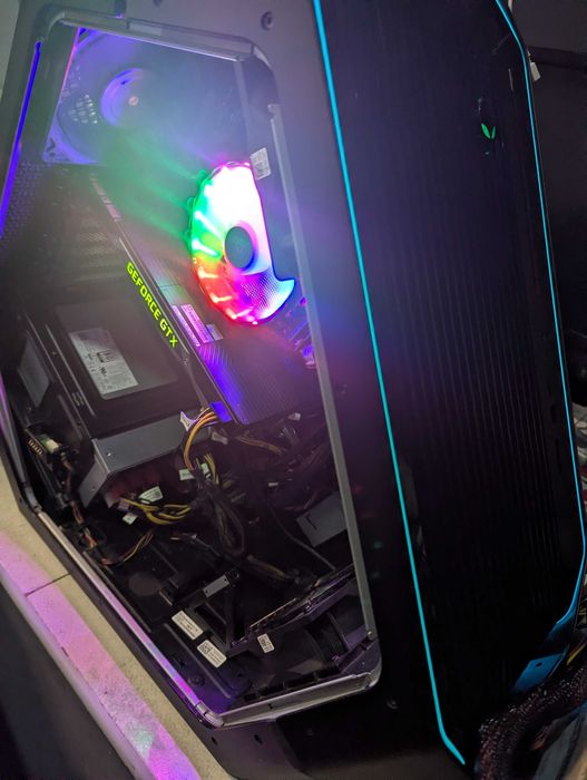 Dell Alienware Area 51 R2 | I7-5820K | GTX1070 | 16GB DDR4 | Wi-Fi