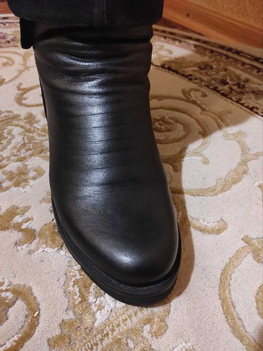 Продаю женские сапоги