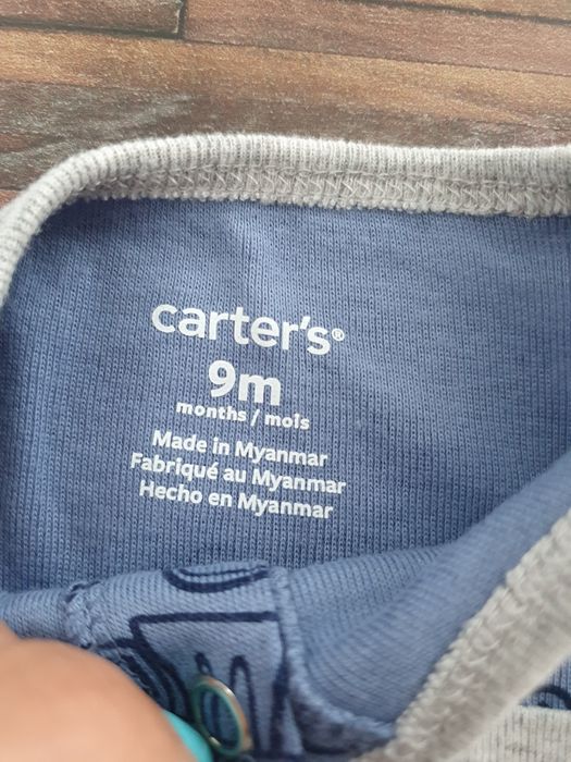 Dwa rampersy chłopięce Carters, rozmiar 74