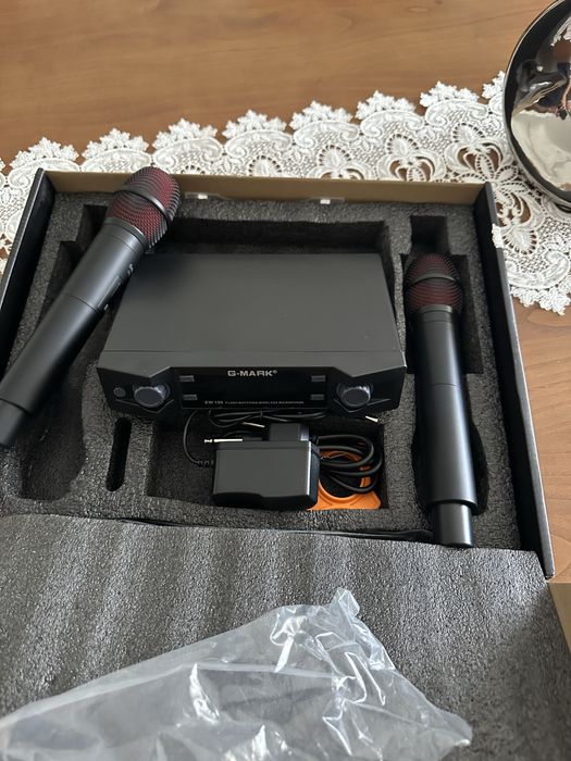 Coluna Som Amplificada FoneStar 15180U + Mesa Som + Microfone sem Fios