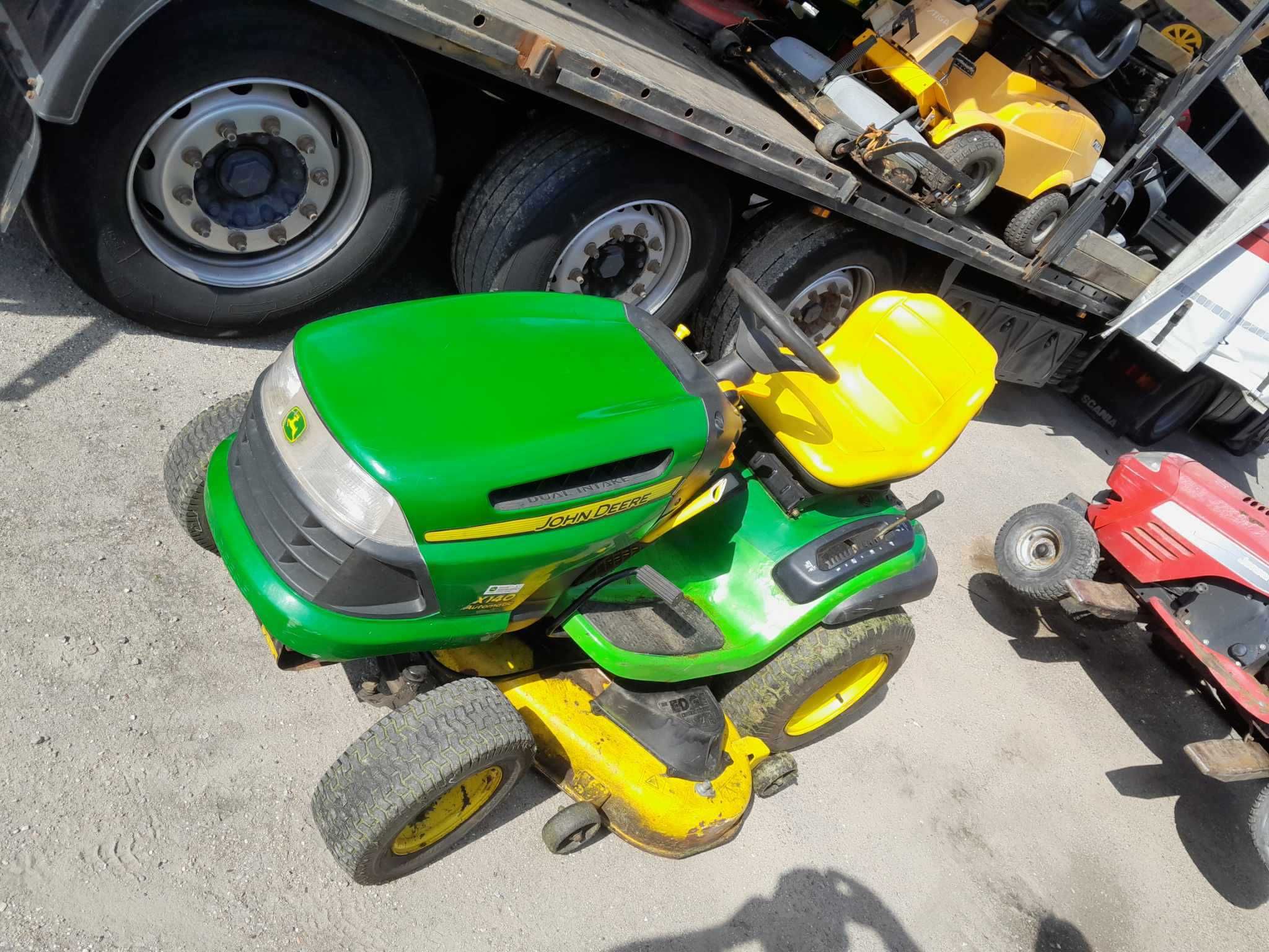 Kosiarka John Deere X 140 z 2009 roku