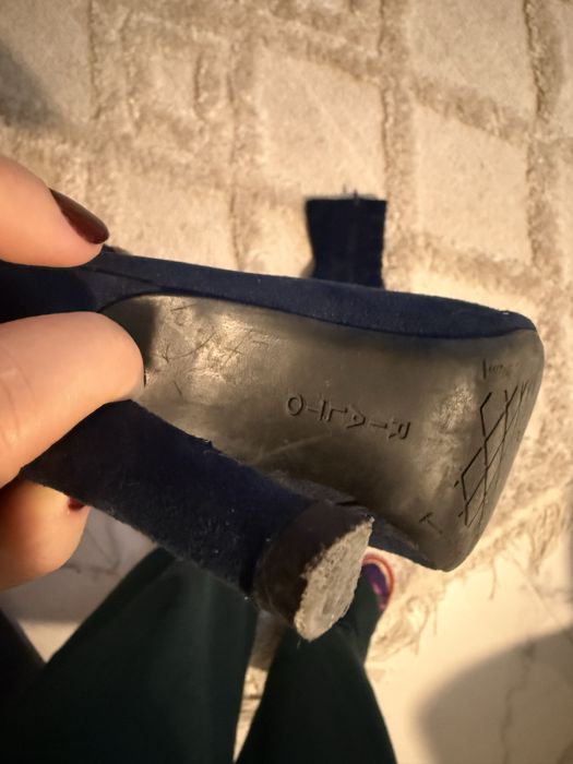 Przepiękne, granatowe półkozaczki