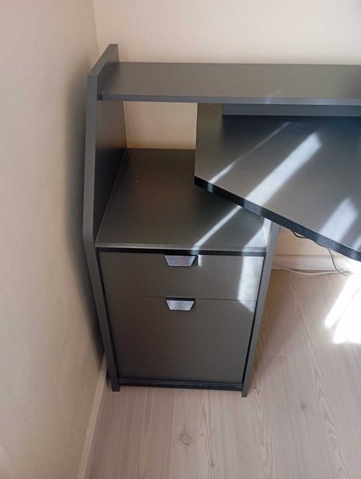 Mesa de escritório para vários monitores e PC