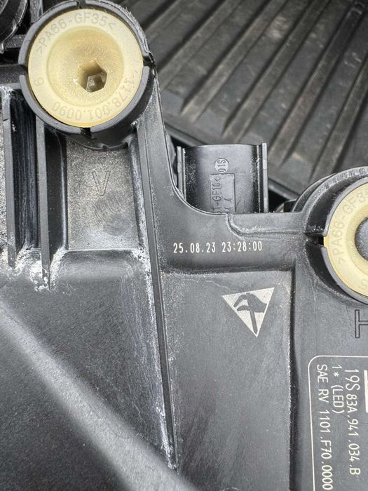 Фара Audi Q3 оригінал 2020-2024