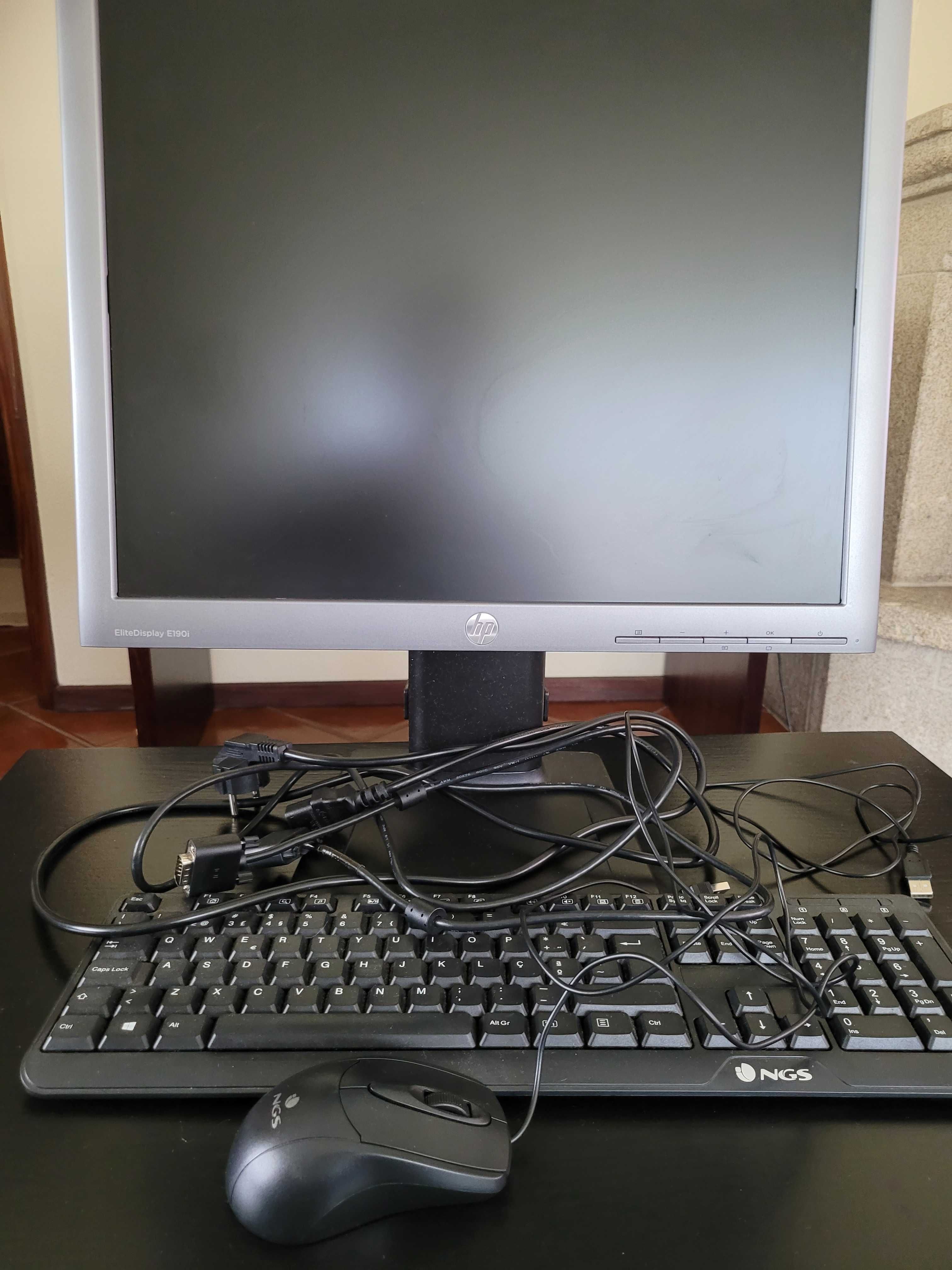 Monitor HP com teclado e rato