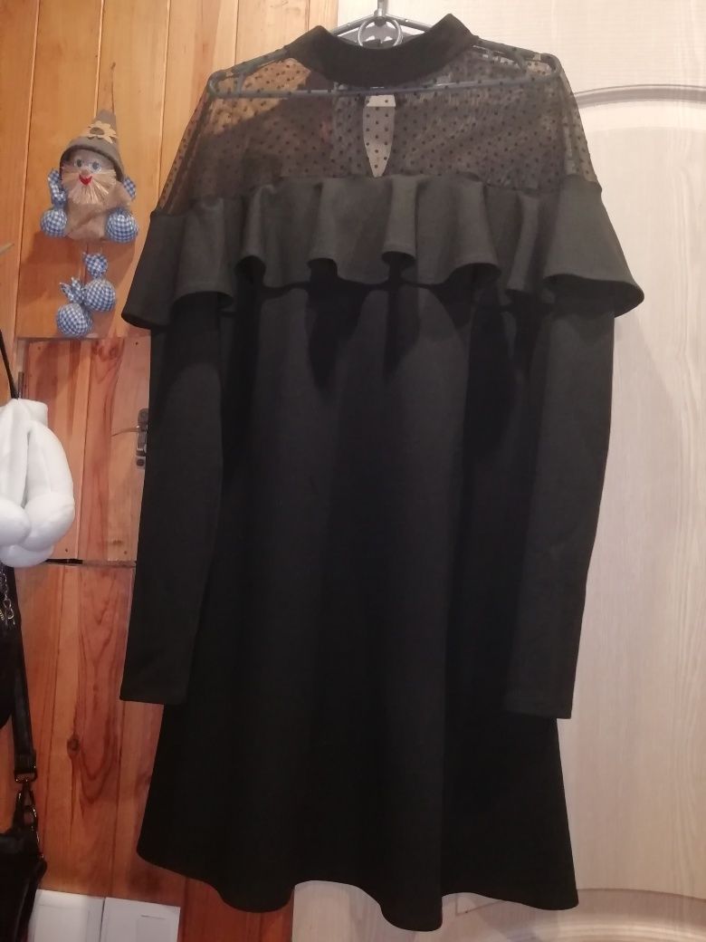 Красиве чорне плаття в сіточку