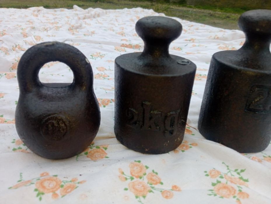 Stare odważniki do wagi szalkowej