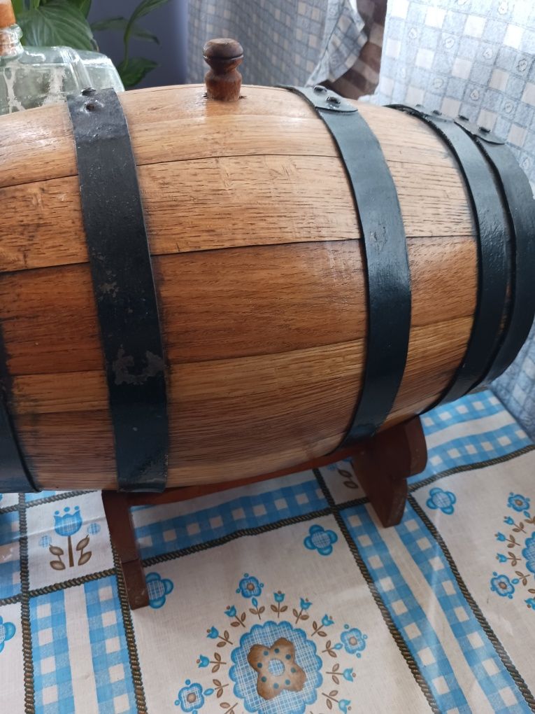 Pipo em madeira novo com suporte e torneira leva 10 litros