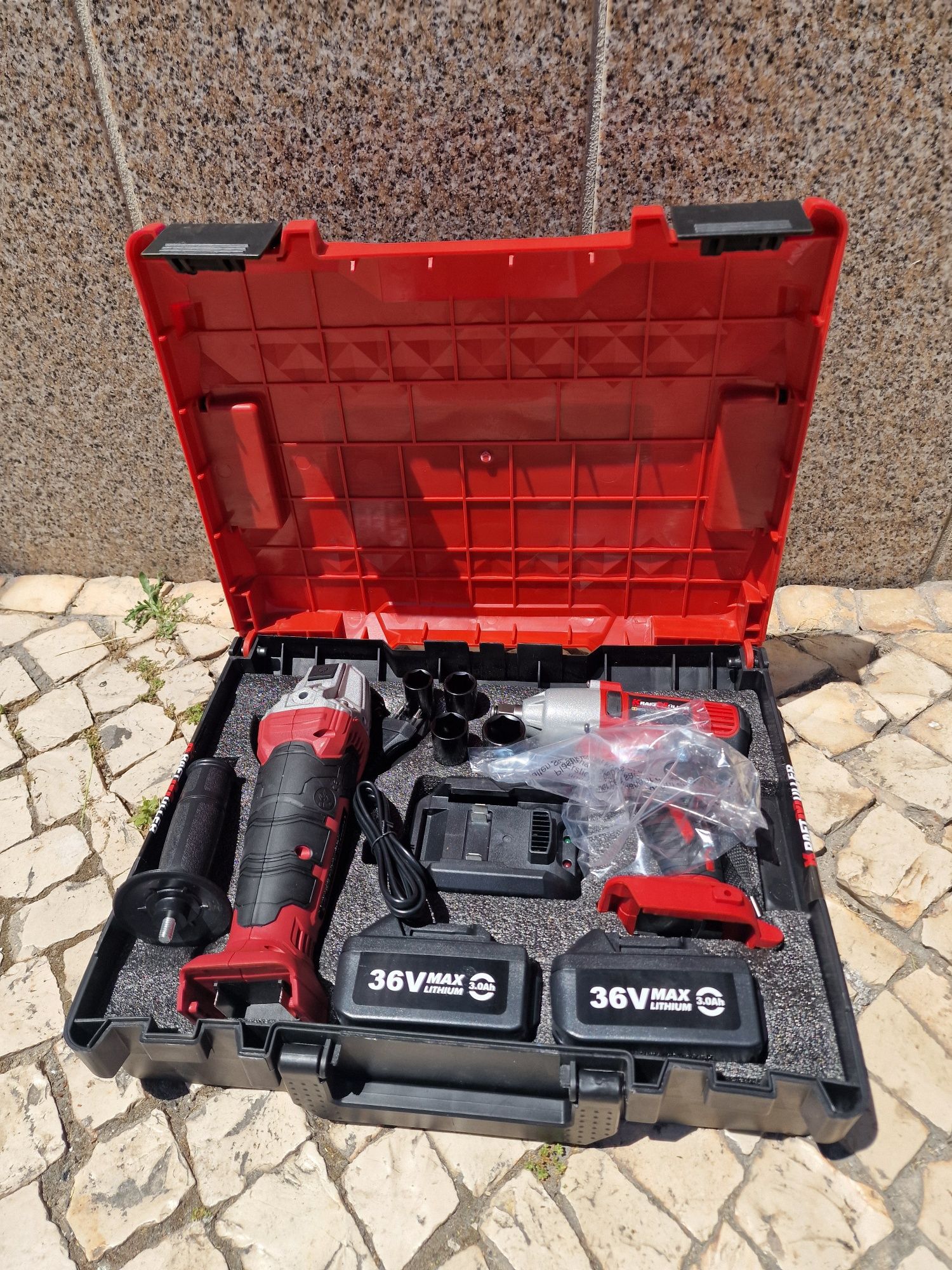 Conjunto de rebarbadora e pistola de impacto como 2 baterias de 36 V