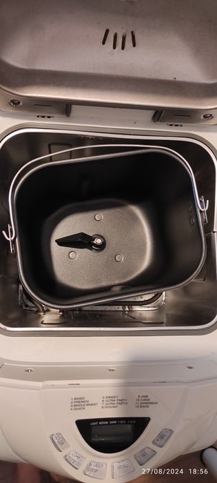 Maquina de pão quase nova