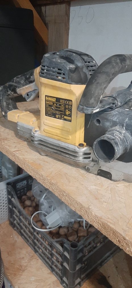 Dewalt DWE399 Pilarka Alligator 430 mm