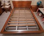 Cama em madeira maciça