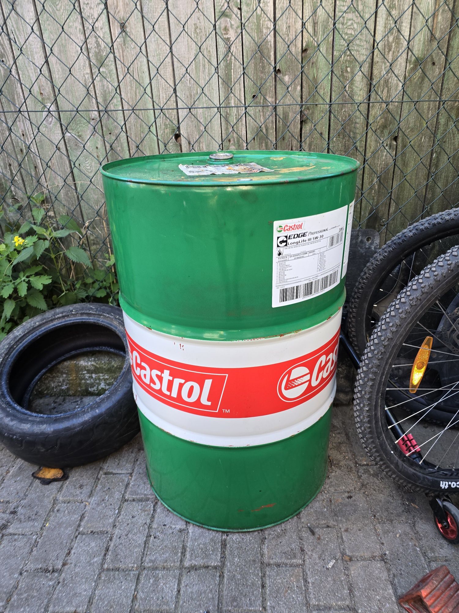 Beczka po oleju 208l  Castrol