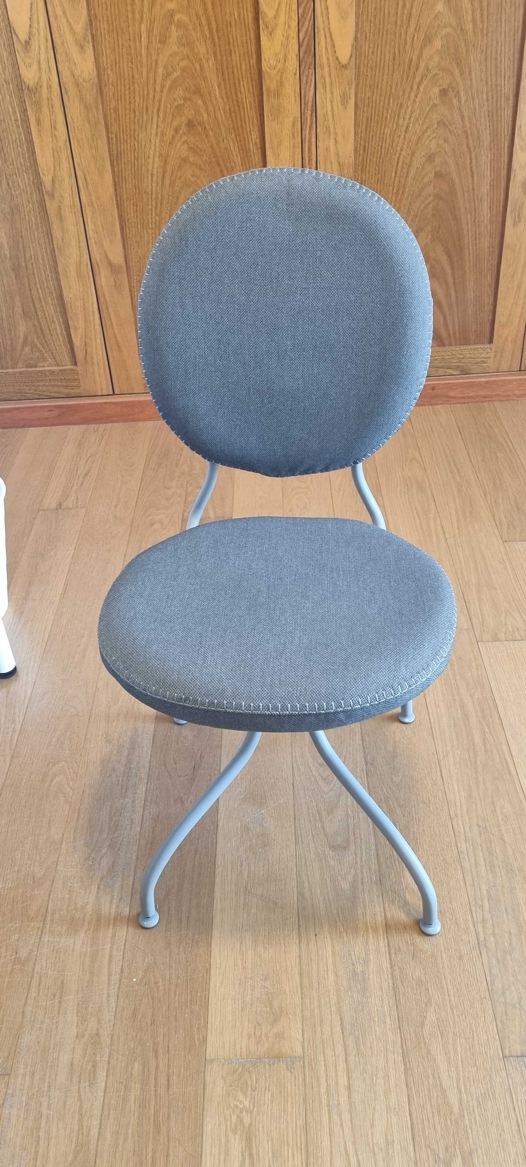 Cadeira p/escritório  modelo BJÖRKBERGET marca IKEA