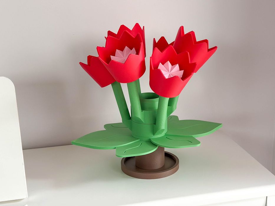 Kwiatek z klocków z podstawka do przechowywania drobnych przedmiotów