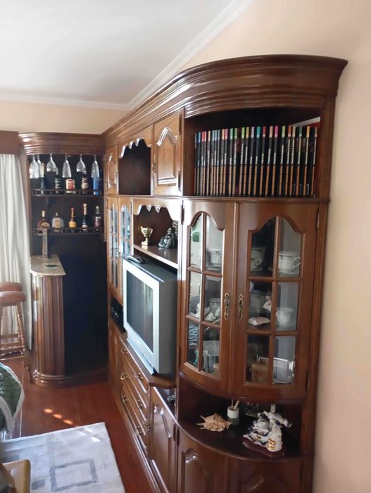 Móvel de Madeira Clássico ou Tradicional
