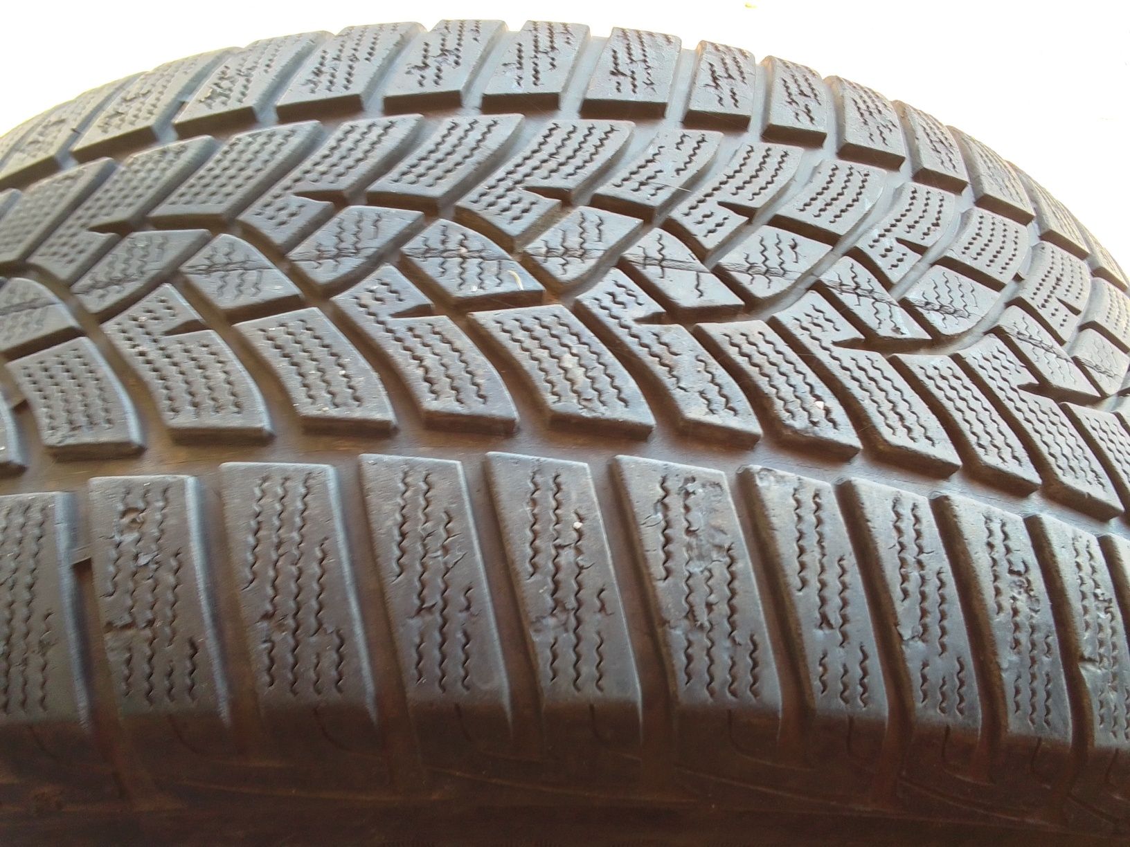 Opona zimowa 235/50r17 GOODYEAR