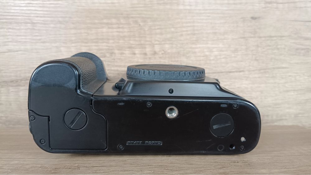Canon EOS-1 ser 185699 Професійна плівкова камера