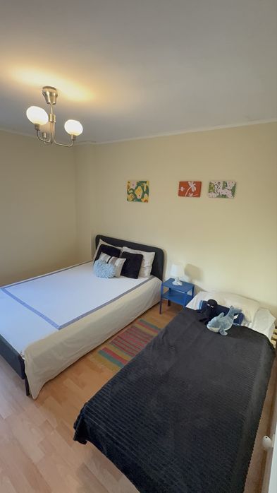 Quarto p casal c/s filho mobiliado Queluz ao pé est. comboio ent. 11