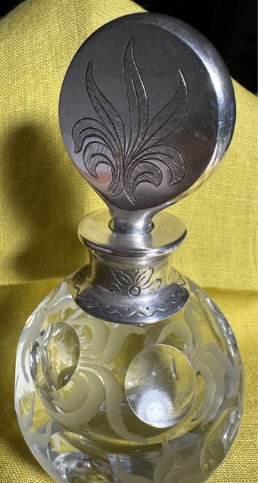 Frasco, vidro e prata