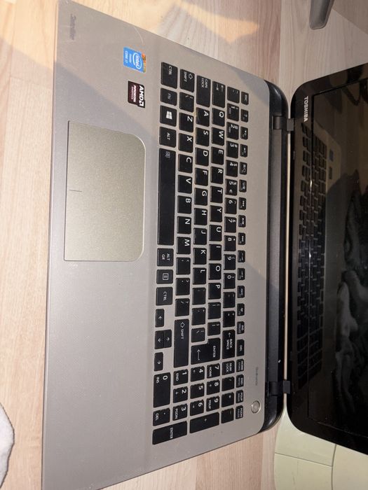 Laptop toshiba skullcandy satelite
