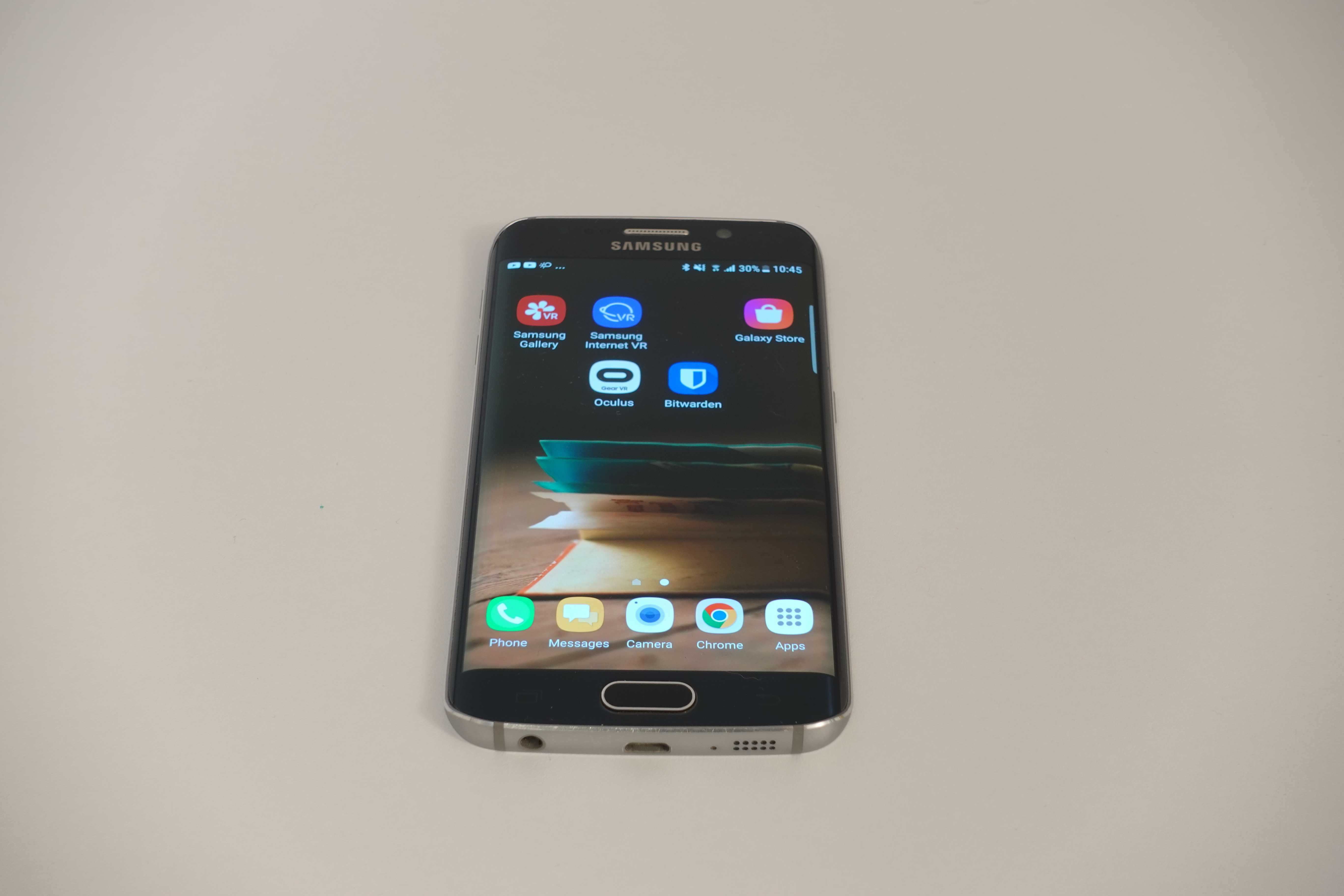 Samsung Galaxy S6 Edge + Samsung Gear VR + Samsung GamePad