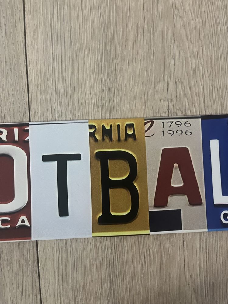Tabliczka uliczna z napisem Football