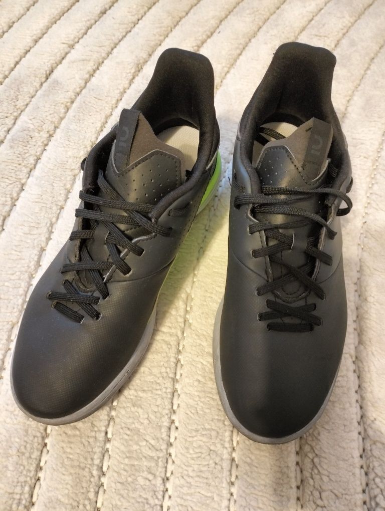 Buty piłkarskie Kipsta Turfy r. 39 stan idealny