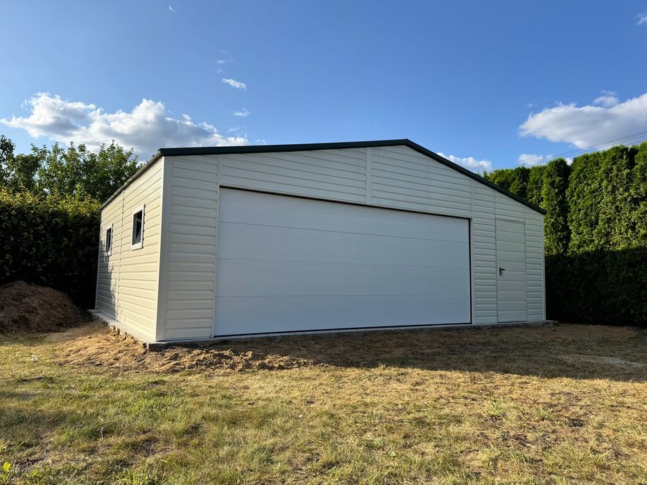 Garaz z bramą swgmentową dach na rąbek premia biały