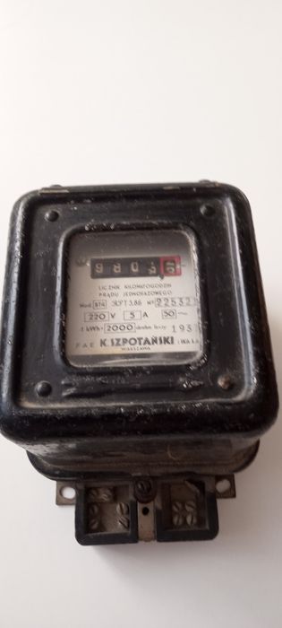 Zabytkowy licznik energii elektrycznej