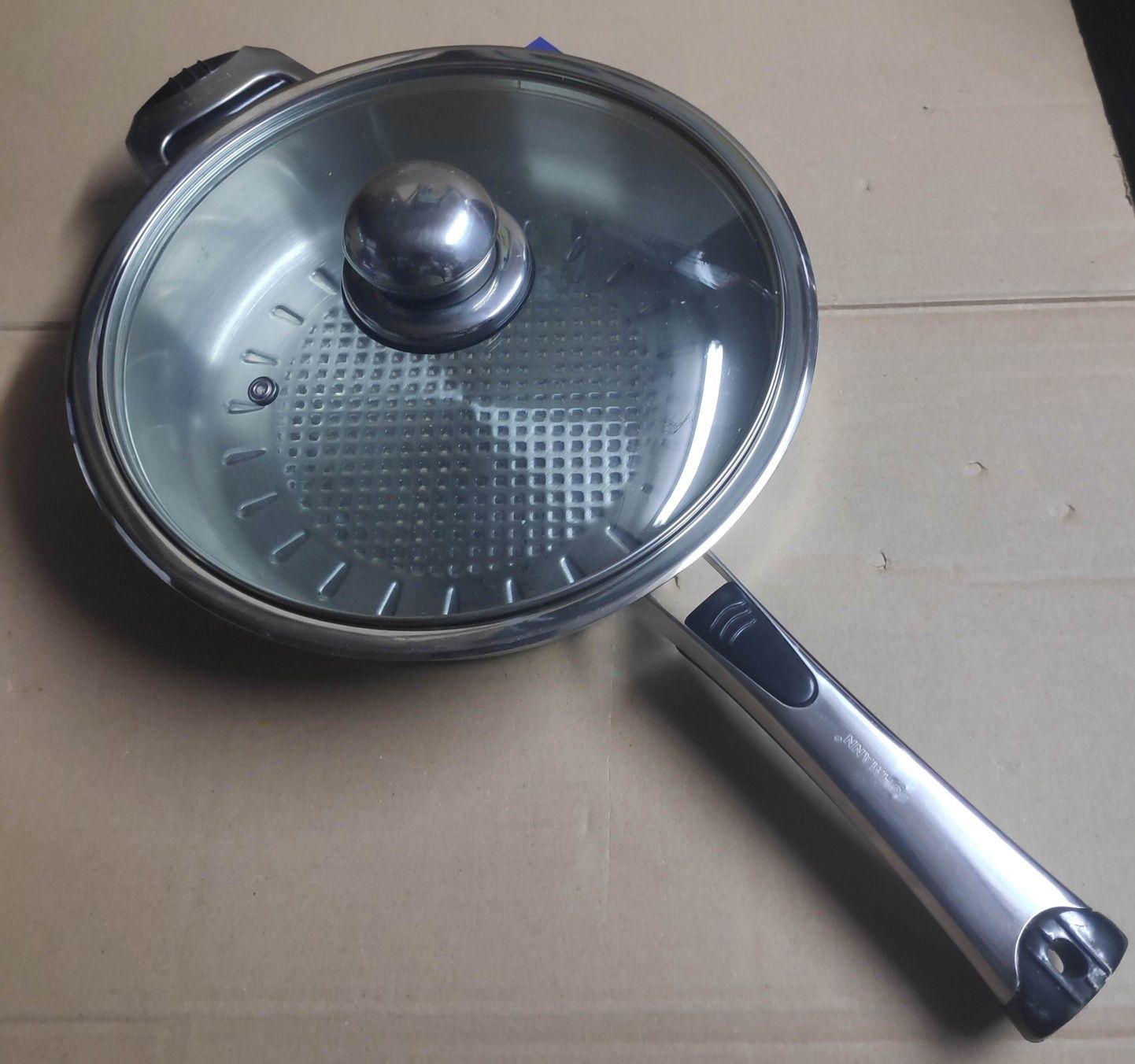 Patelnia stalowa 24 cm z pokrywą bh