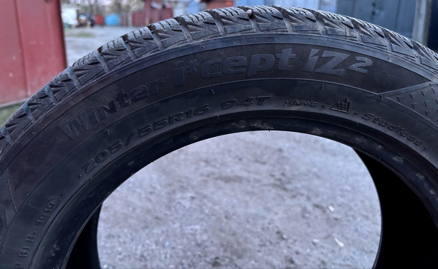 Hankook Winter I*Cept iZ2 W616 205/55 R16 94T