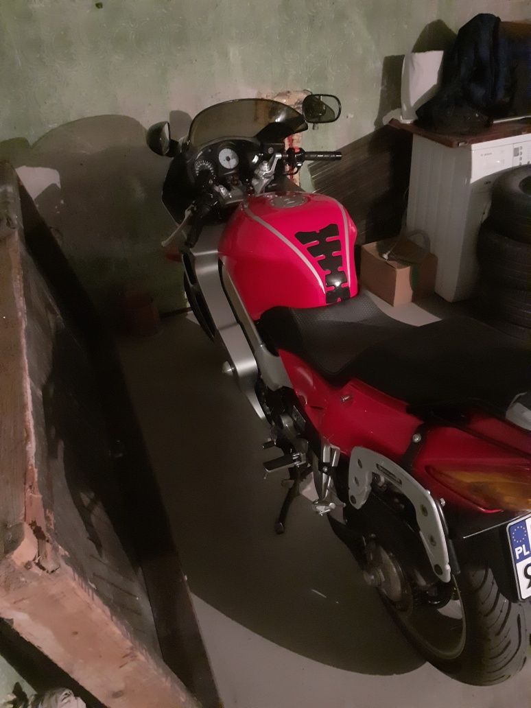Sprzedam Honde VFR 800, piękna maszyna.