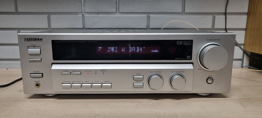 Amplituner KENWOOD krf-v6070D.