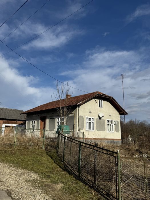 Будинок у селі Брониця