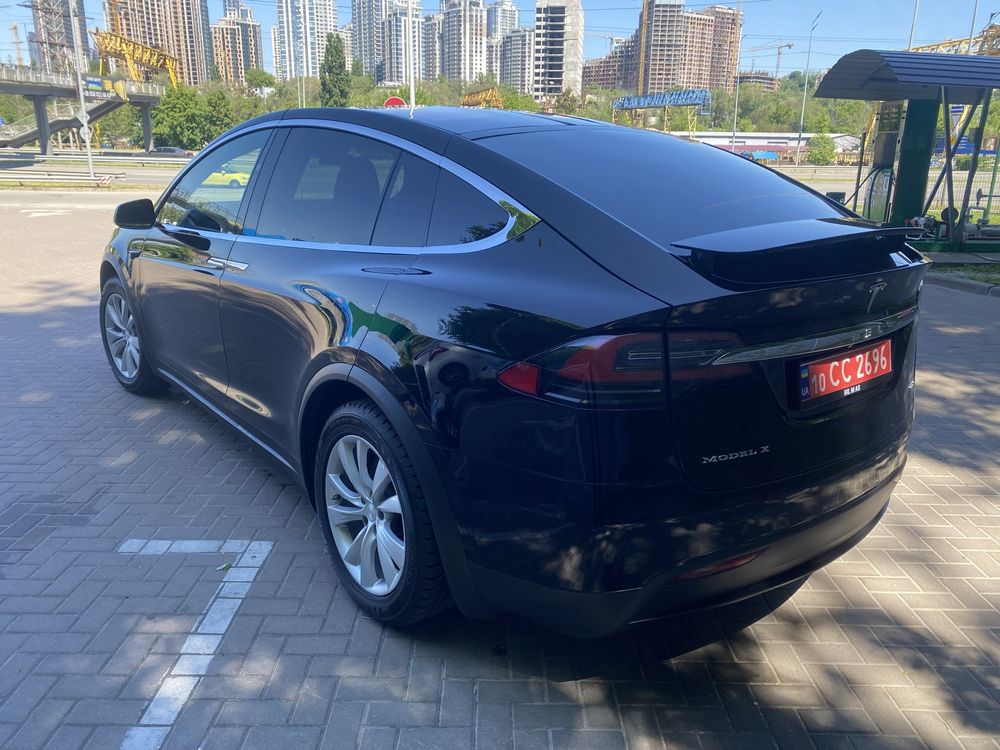 Tesla Model X офиційне авто