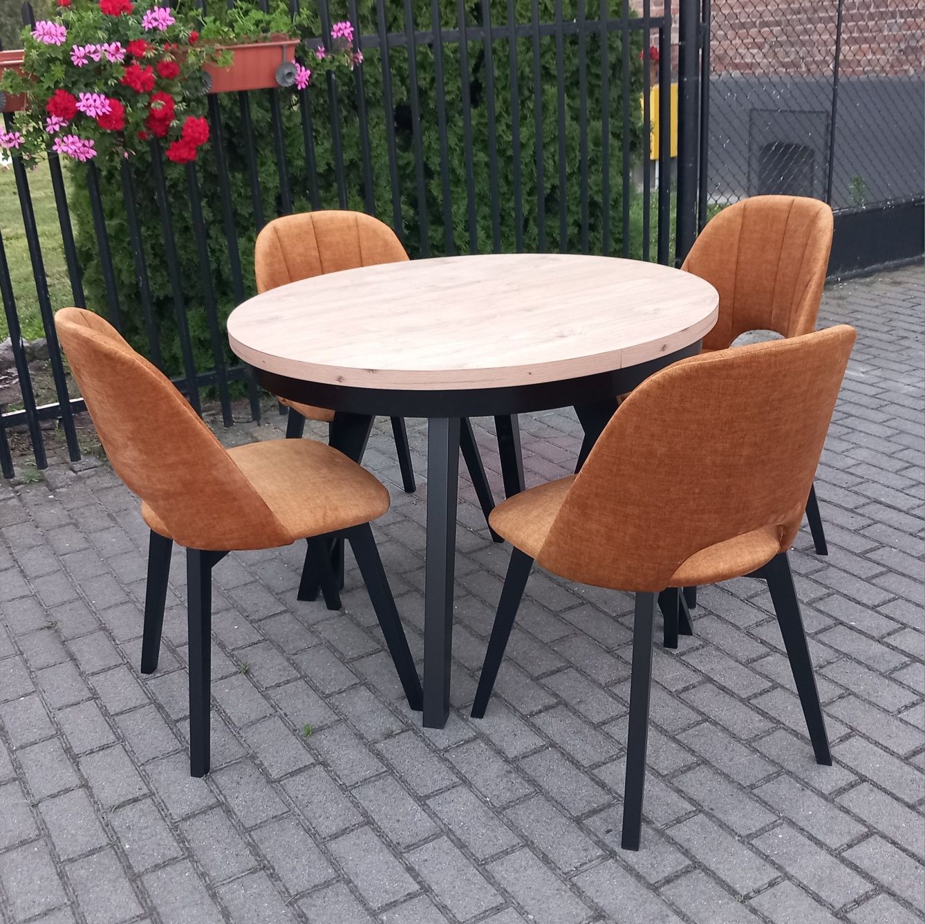 Stół  okrągły  lamell  model